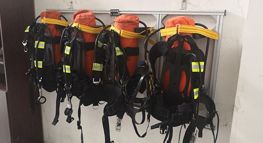 消防車(chē)呼吸器架_消防車(chē)空氣呼吸靠背底座支架_消防車(chē)空呼支架底座-消防車(chē)配件4